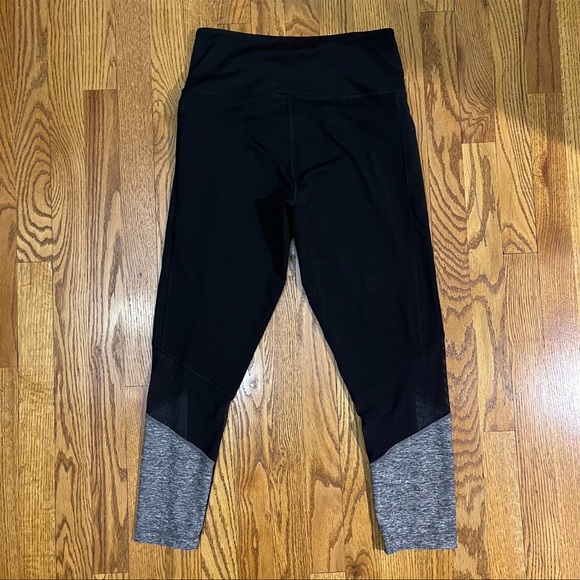 PINK Victoria’s Secret Ultimate Cropped Logo Leggings - Picture 3 of 12